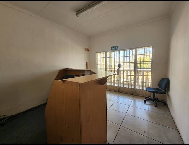 1,550M² WAREHOUSE FOR SALE IN EASTLEIGH